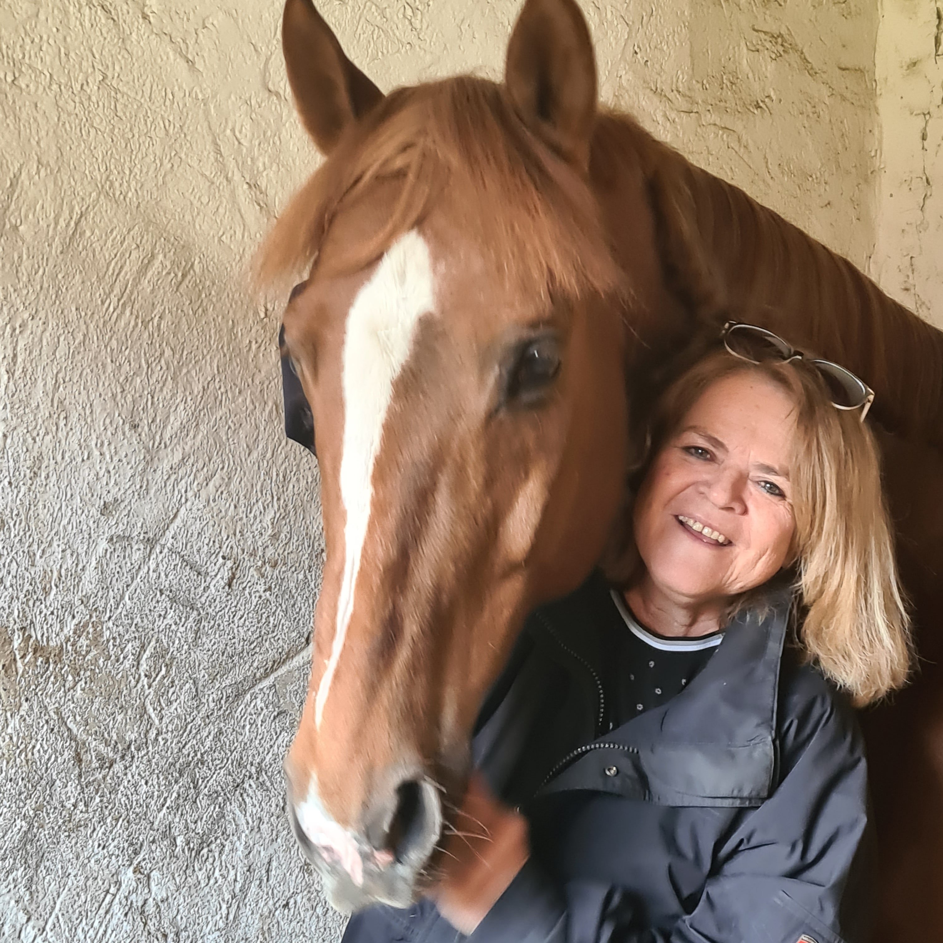 Evelin Ploetz mit ihrem Pferd MAC.