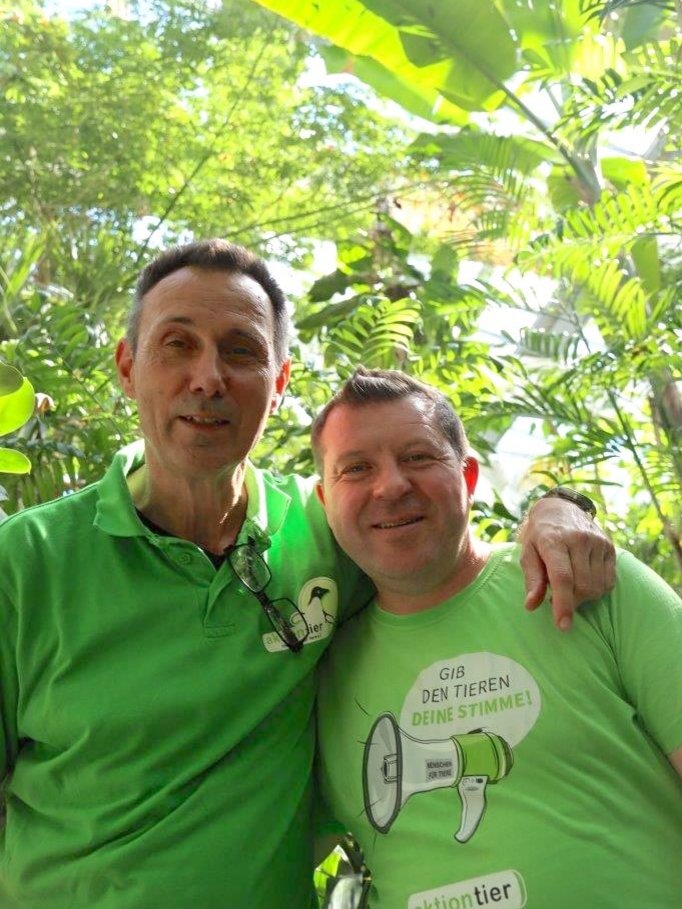 Ulrich Laudick, Vorstand aktion tier, mit Andreas Marut, Beiratsmitglied aktion tier. Ulrich Laudick, Vorstand aktion tier, mit Andreas Marut, Beiratsmitglied aktion tier.